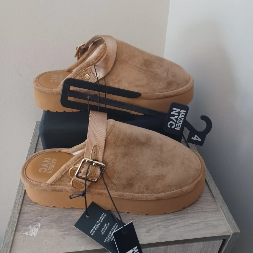 Madden NYC Cognac Clog Sherpa Lined Girls Sz 4